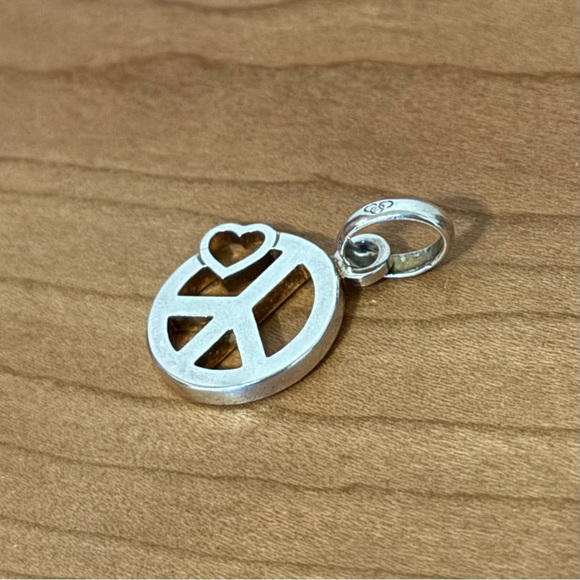 Links of London 925 Peace + Heart Charm - Picture 3 of 3